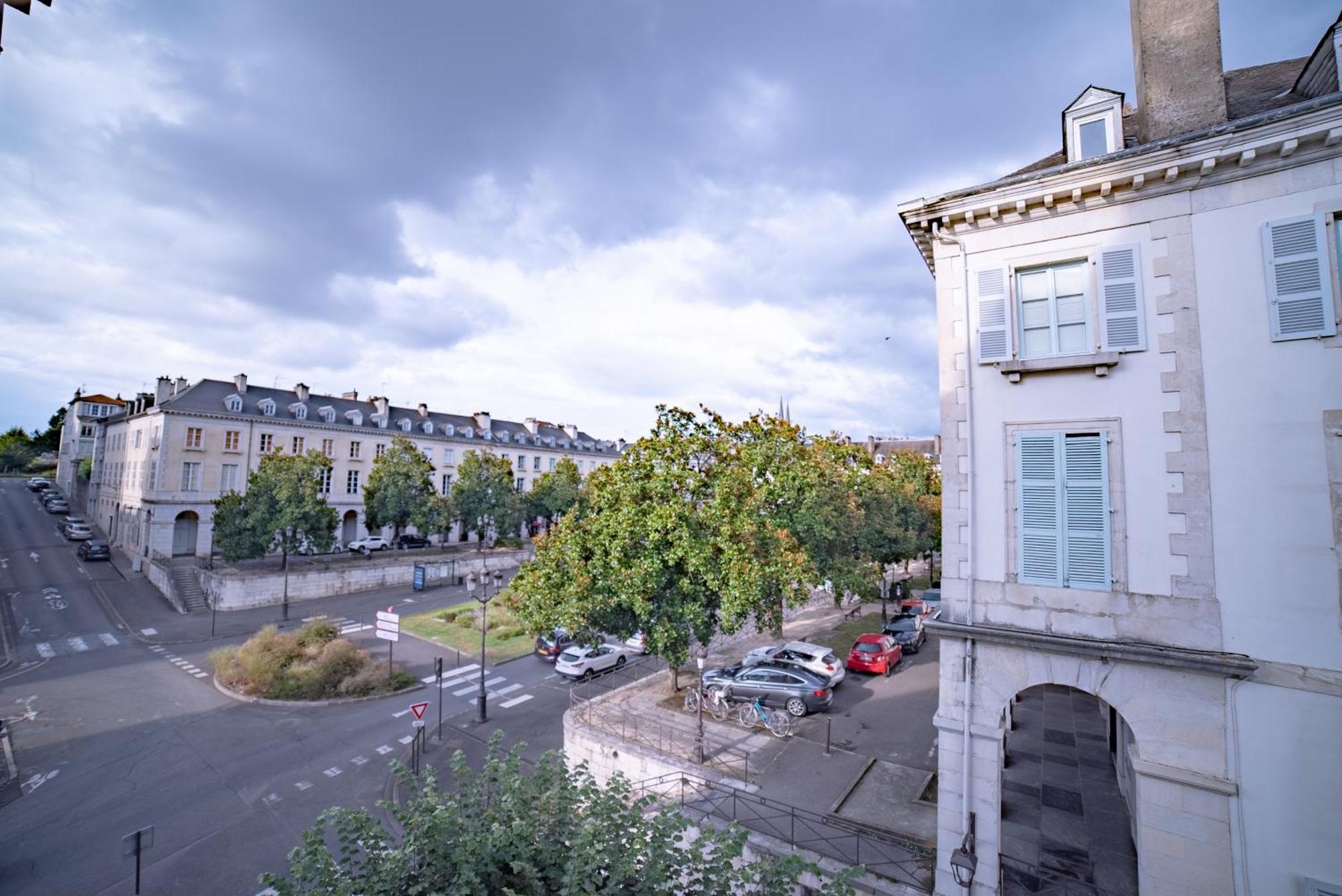 La Vue Royale - Face Au Chateau - Wifi - 4 Personnes Pau Zewnętrze zdjęcie